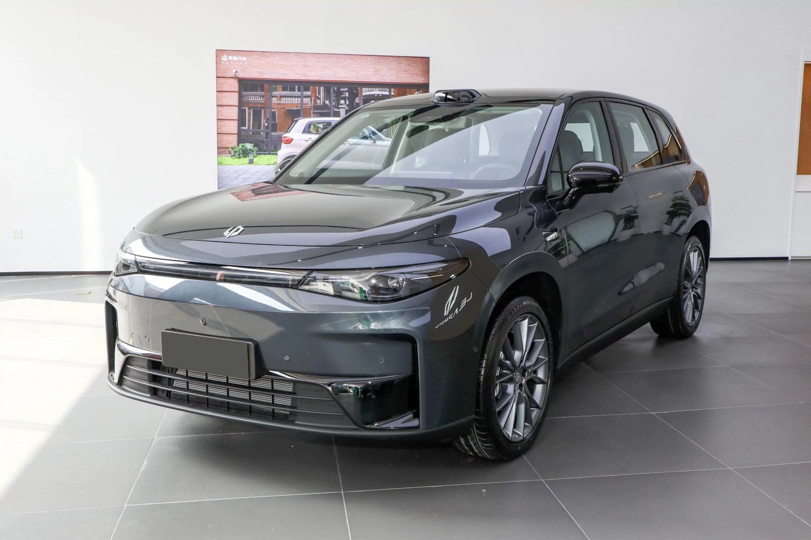 Leapmotor C10 - sivi električni SUV