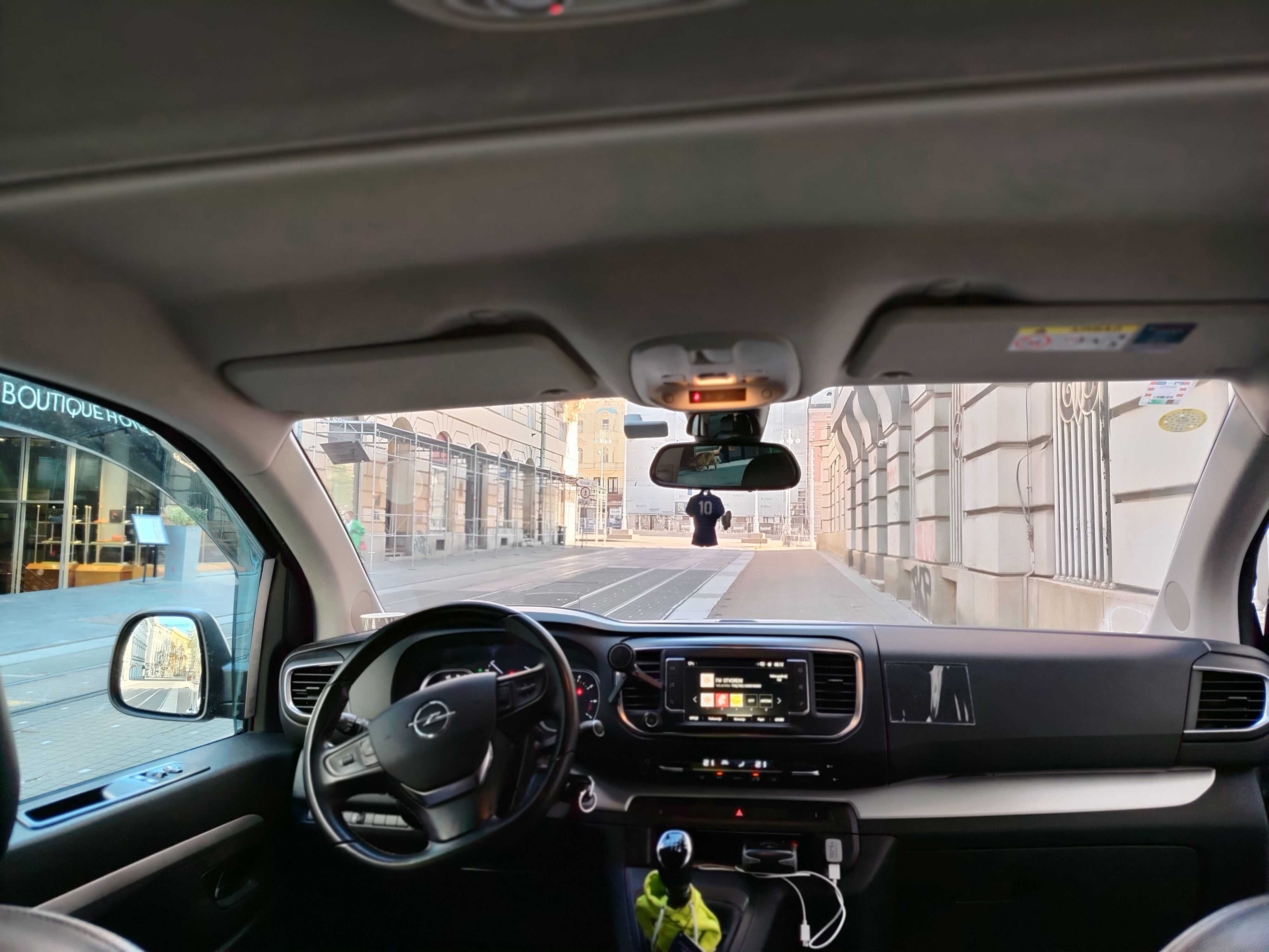 Metropola Taxi vozilo bok